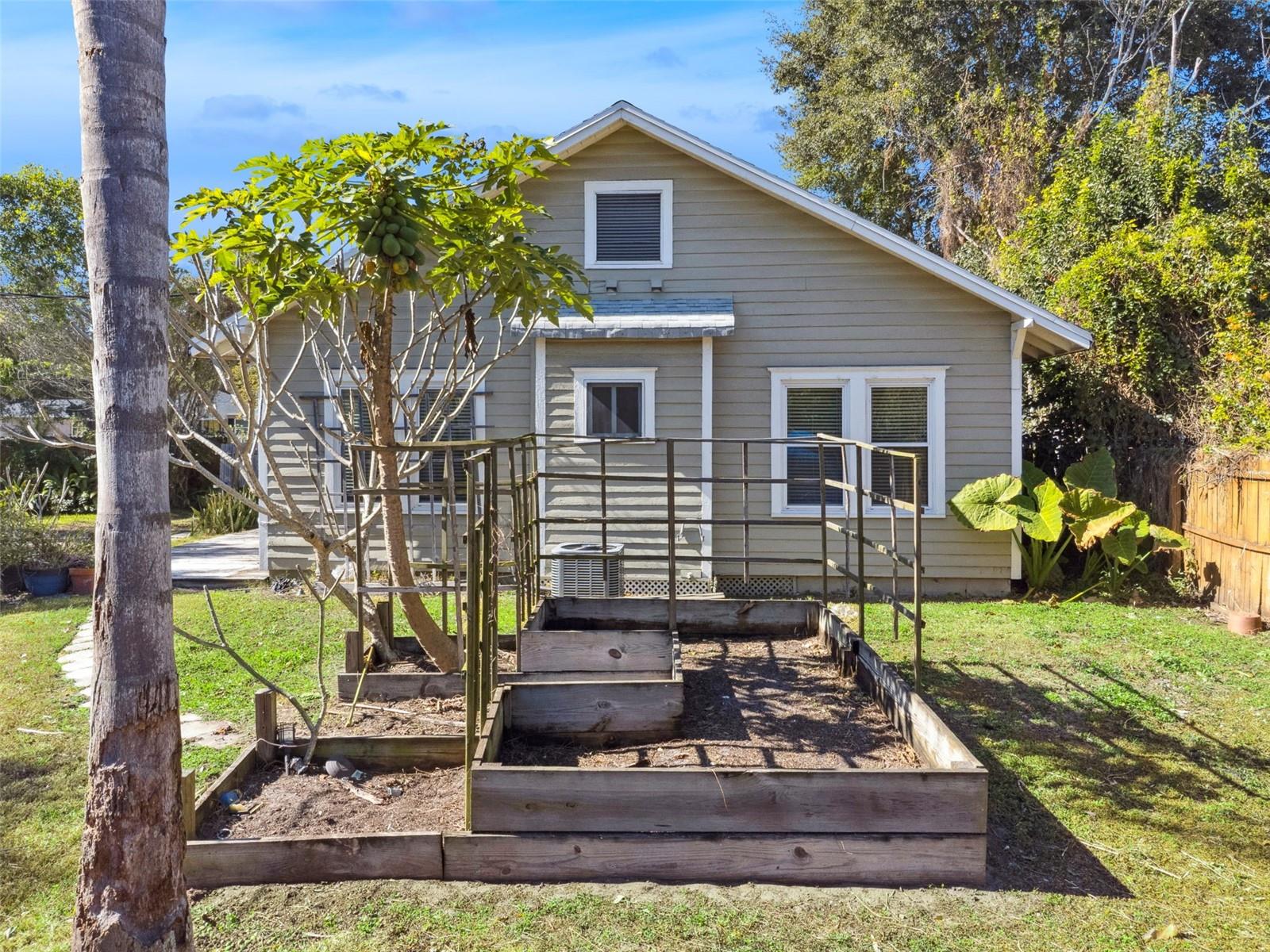 Image 35 of 37 For 352 Cambridge Boulevard