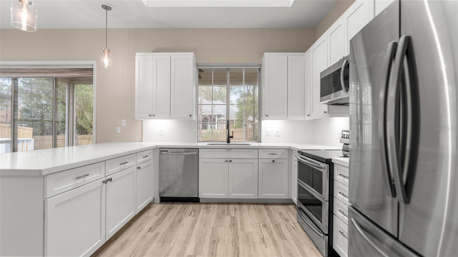 Image 15 of 43 For 9428 39th Avenue