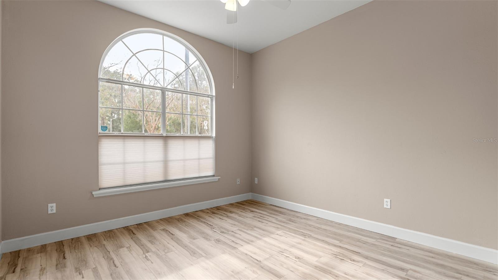 Image 21 of 43 For 9428 39th Avenue