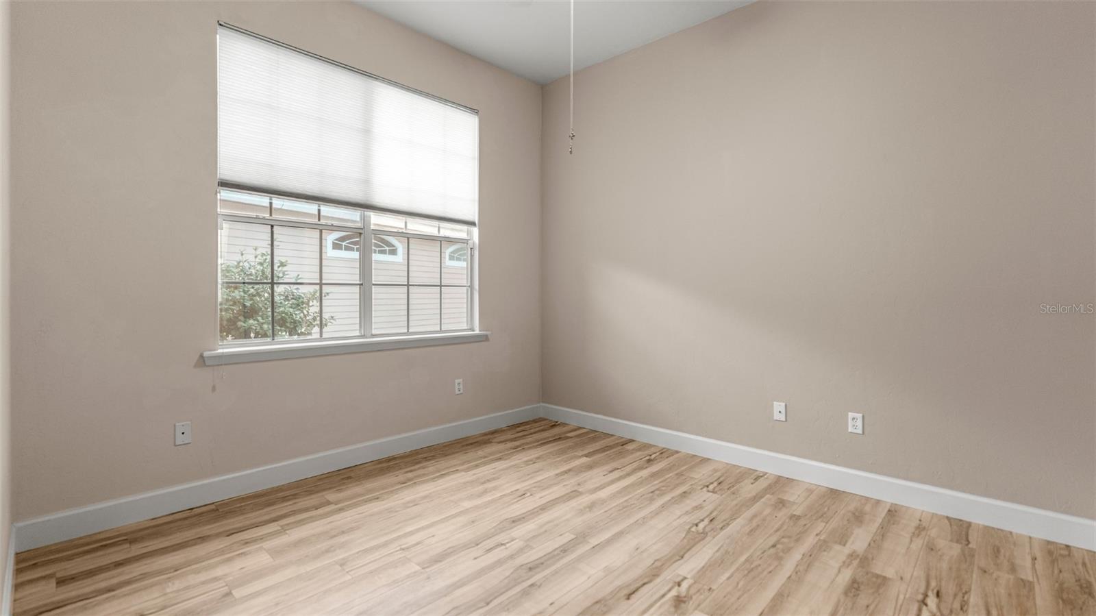 Image 23 of 43 For 9428 39th Avenue