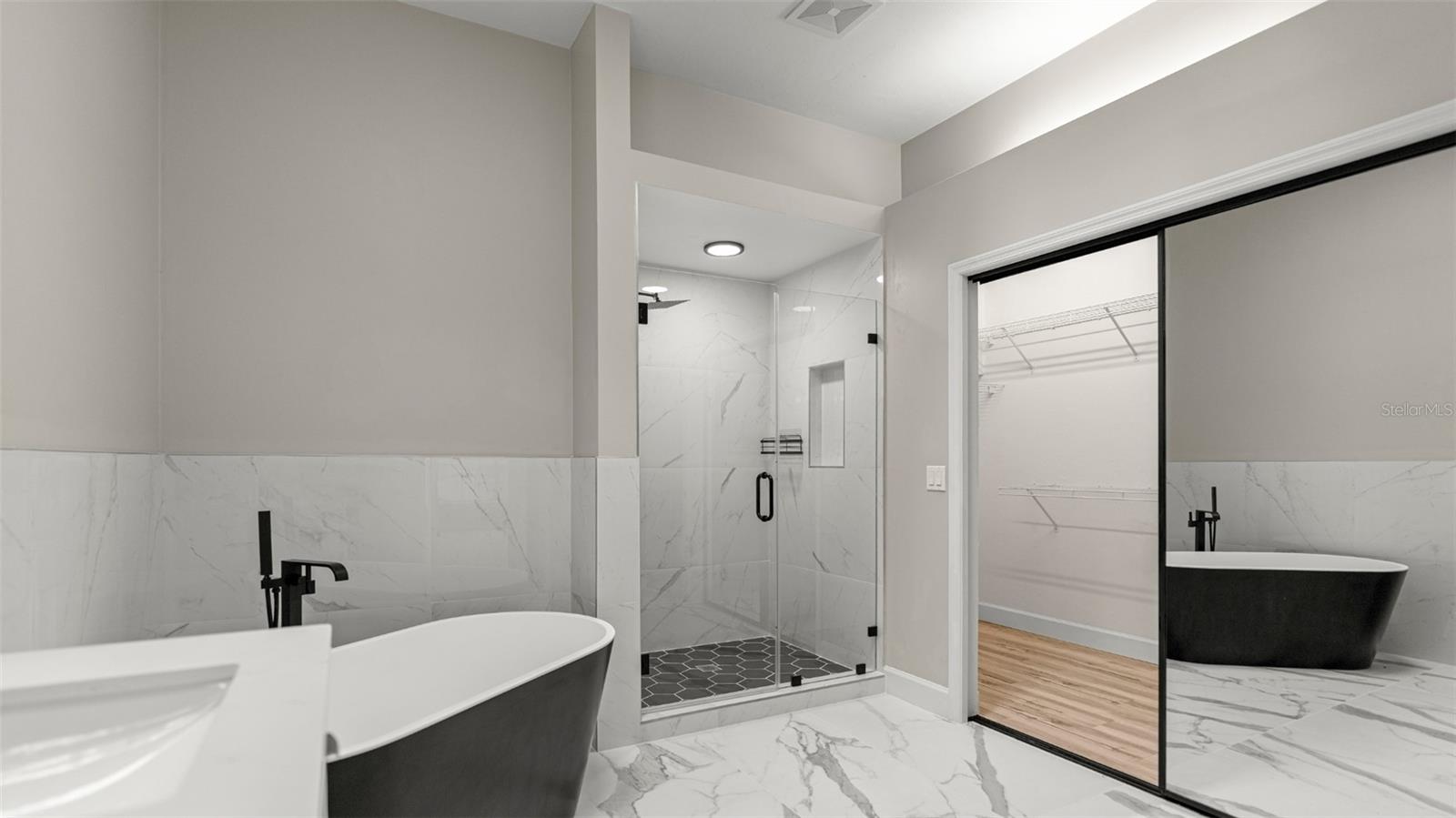 Image 29 of 43 For 9428 39th Avenue