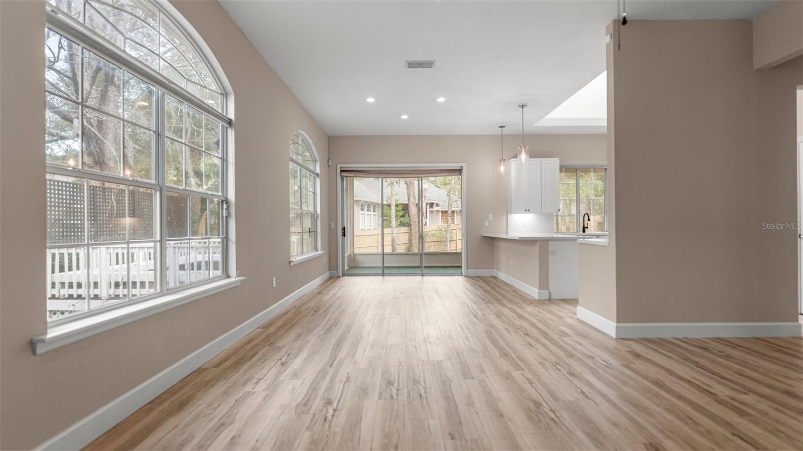 Image 6 of 43 For 9428 39th Avenue