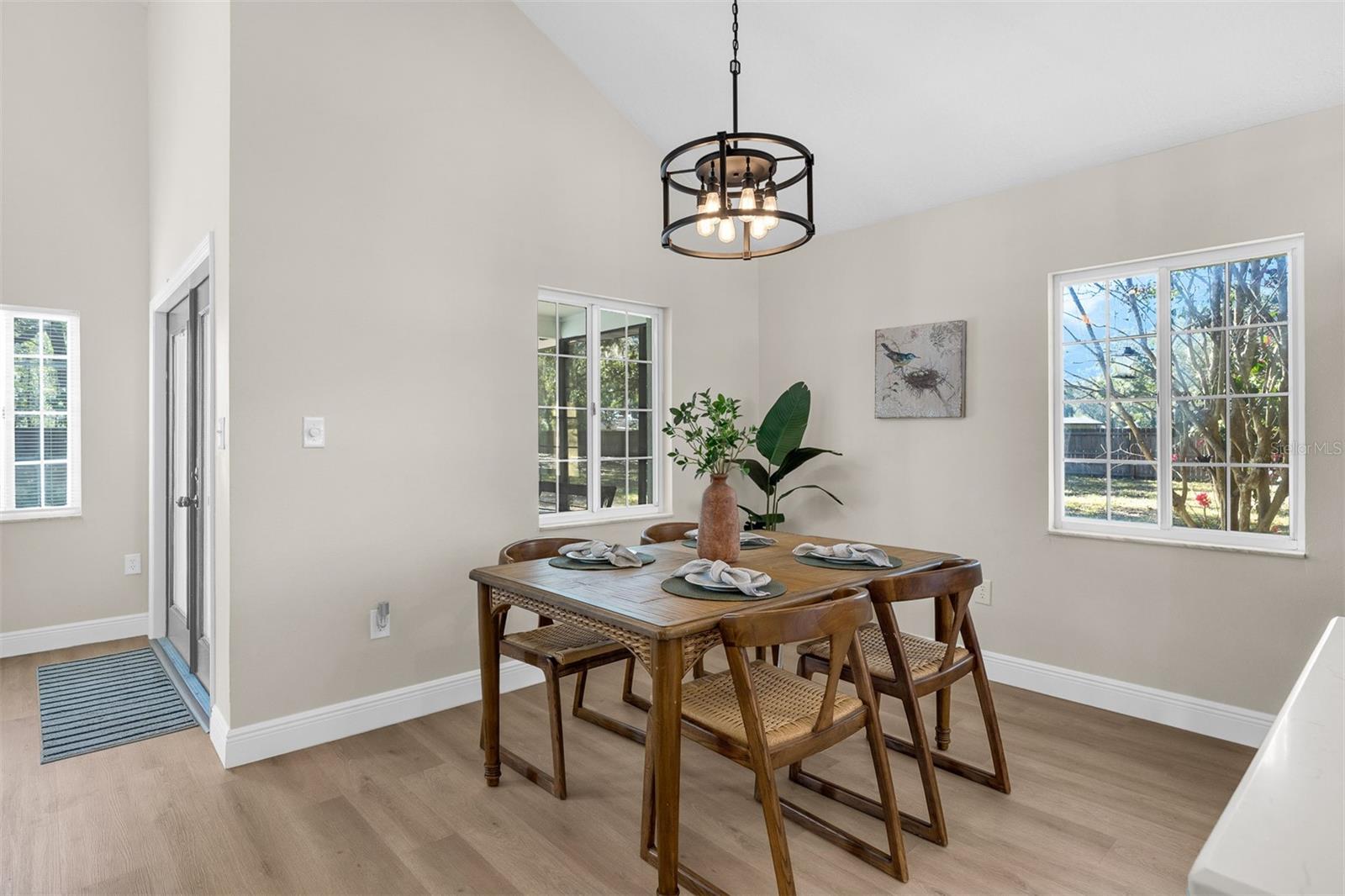 Image 17 of 61 For 1216 Linmar Avenue