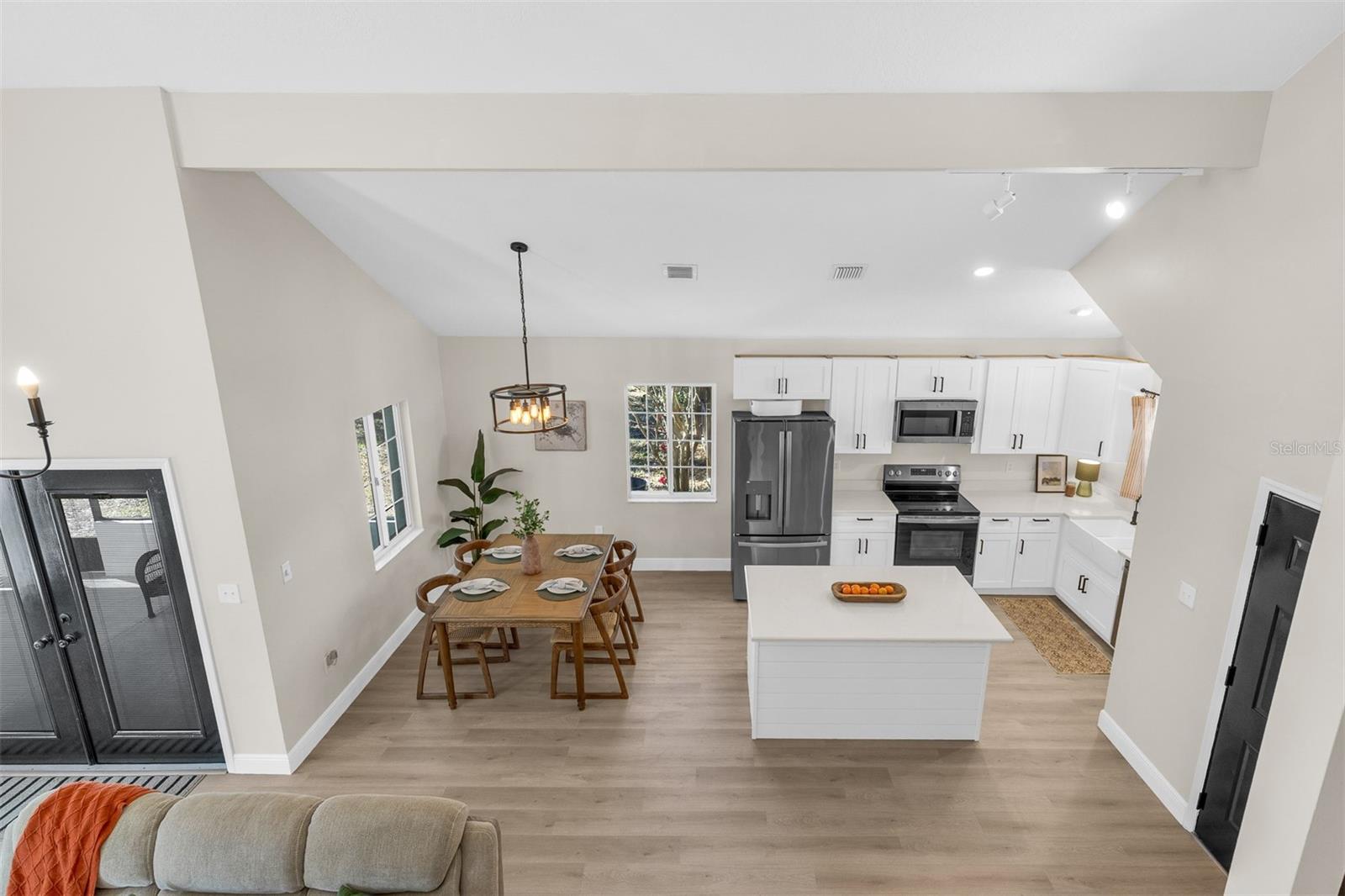 Image 26 of 61 For 1216 Linmar Avenue