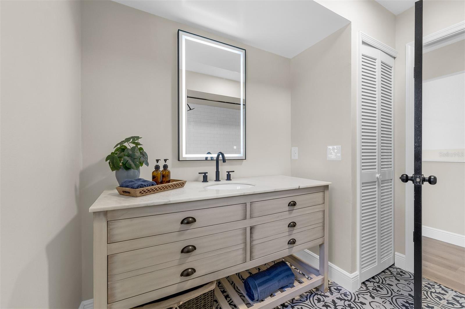 Image 32 of 61 For 1216 Linmar Avenue