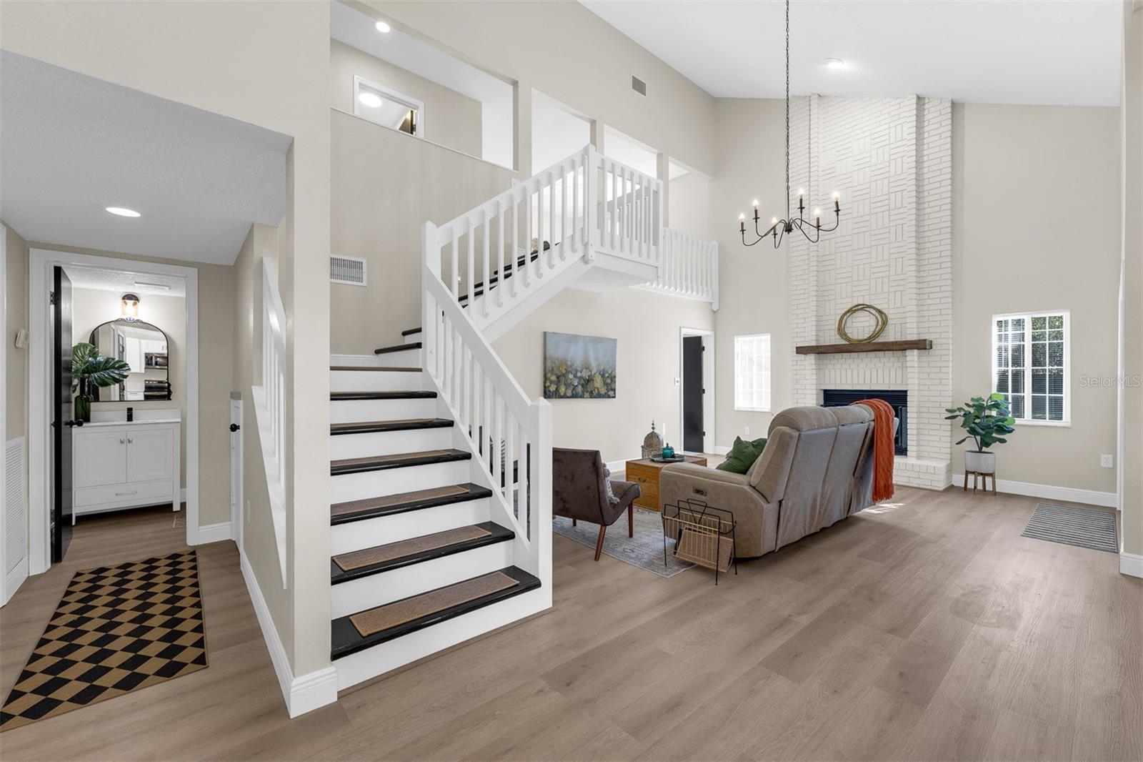 Image 7 of 61 For 1216 Linmar Avenue