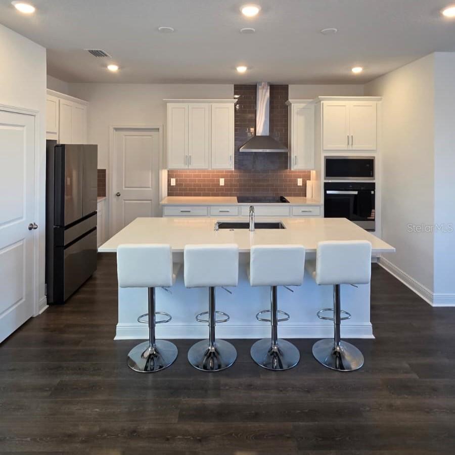 Image 7 of 39 For 2068 Asher Avenue