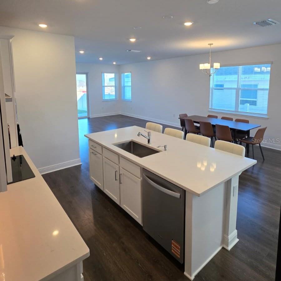 Image 9 of 39 For 2068 Asher Avenue