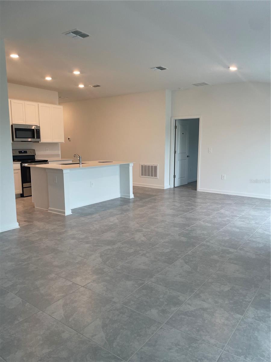 Image 4 of 17 For 612 Daring Drive