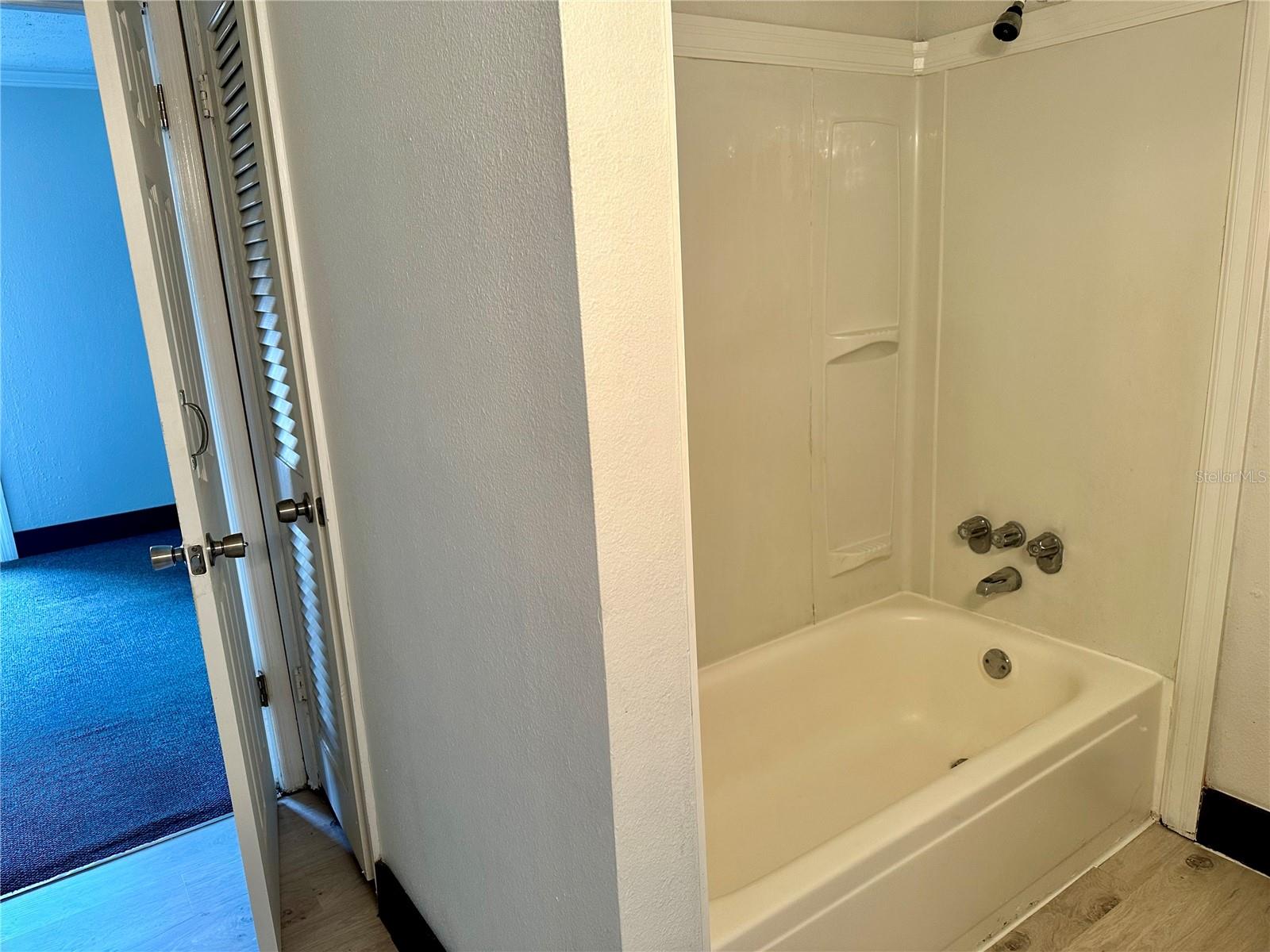 Image 12 of 18 For 435 Wymore Road 201