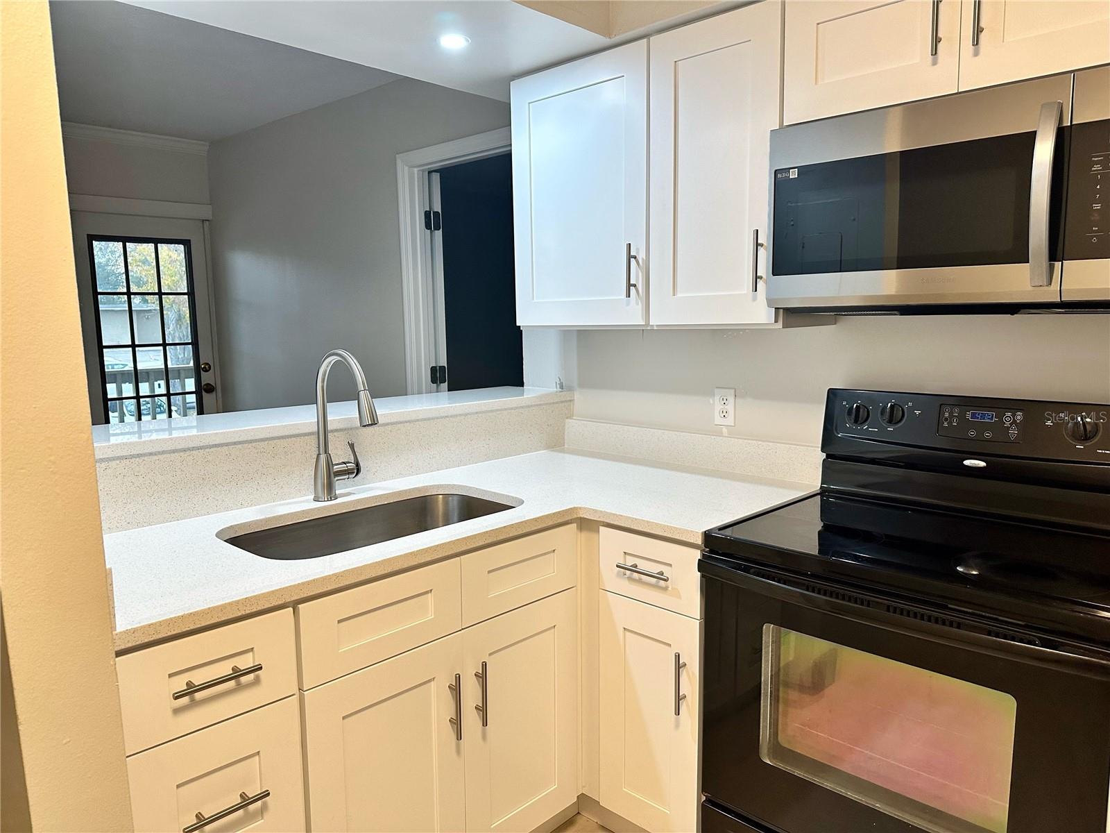 Image 4 of 18 For 435 Wymore Road 201