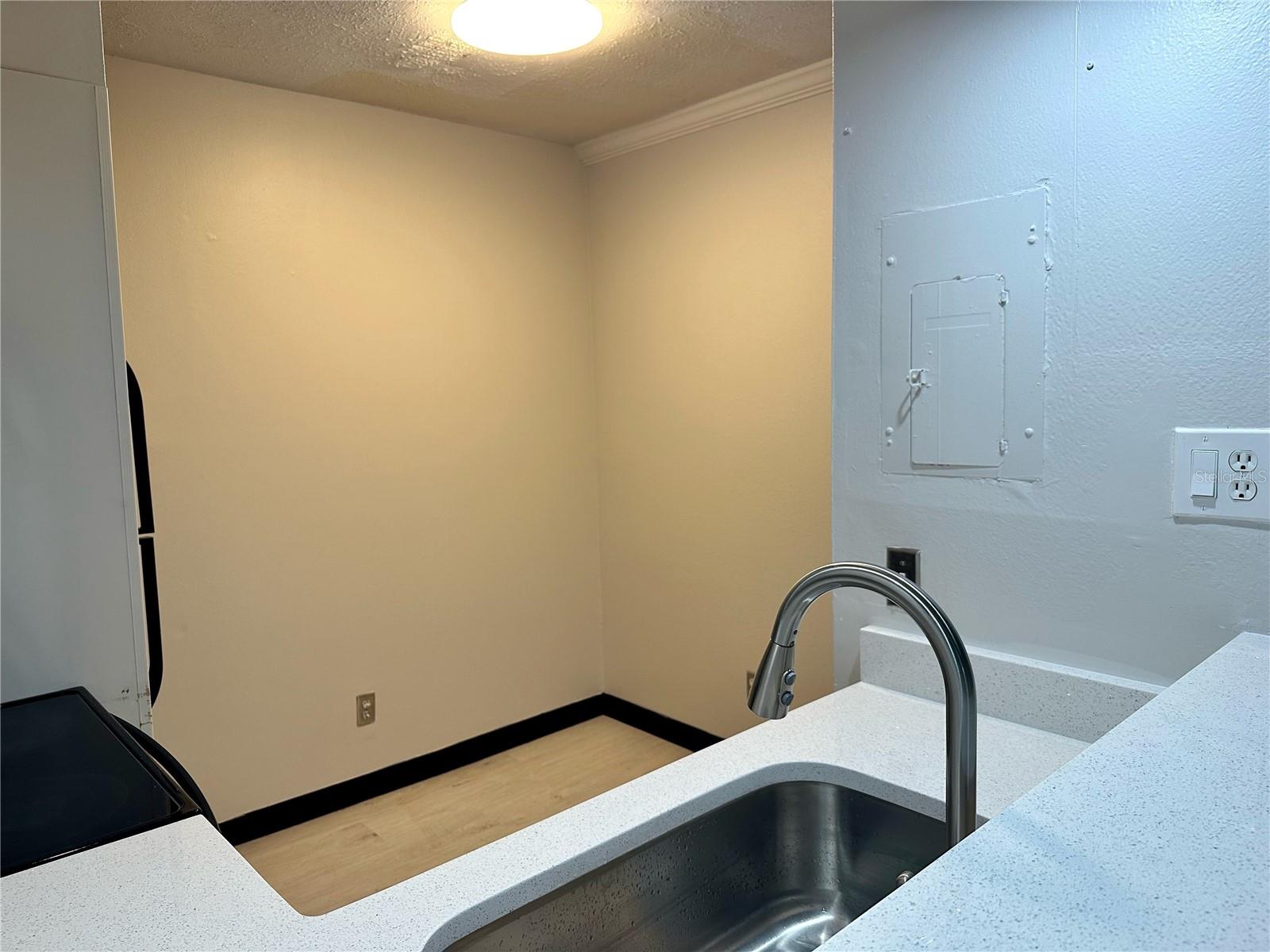 Image 7 of 18 For 435 Wymore Road 201