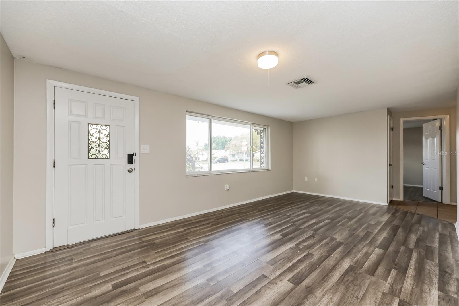 Image 4 of 21 For 9436 Legend Lane