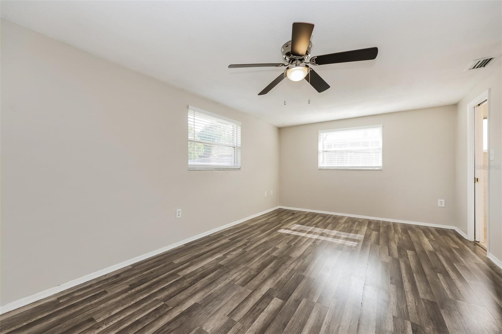 Image 5 of 21 For 9436 Legend Lane