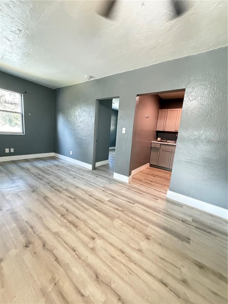 Image 5 of 11 For 633 Florence Street 2