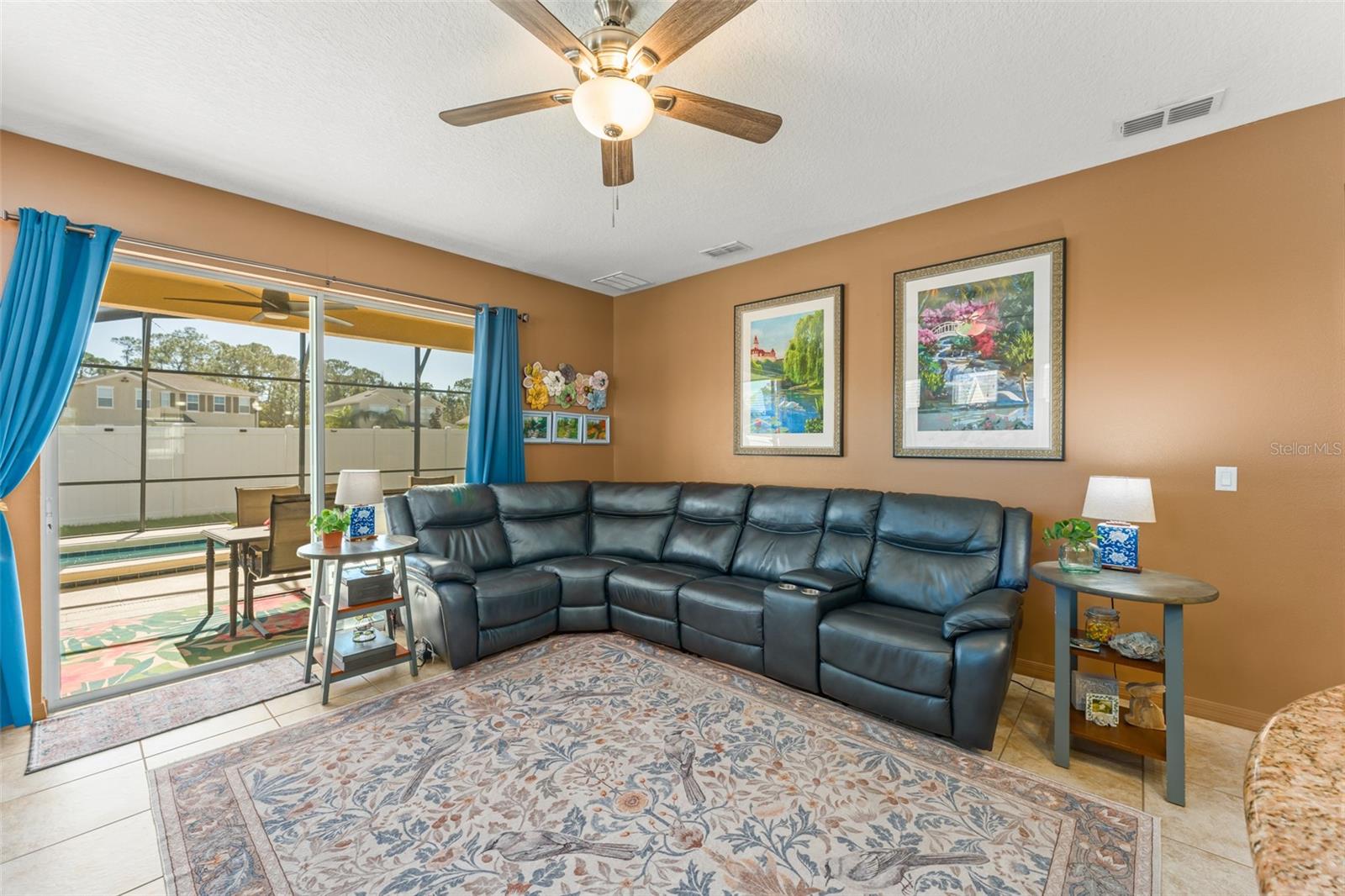 Image 16 of 63 For 4954 Castle Street E