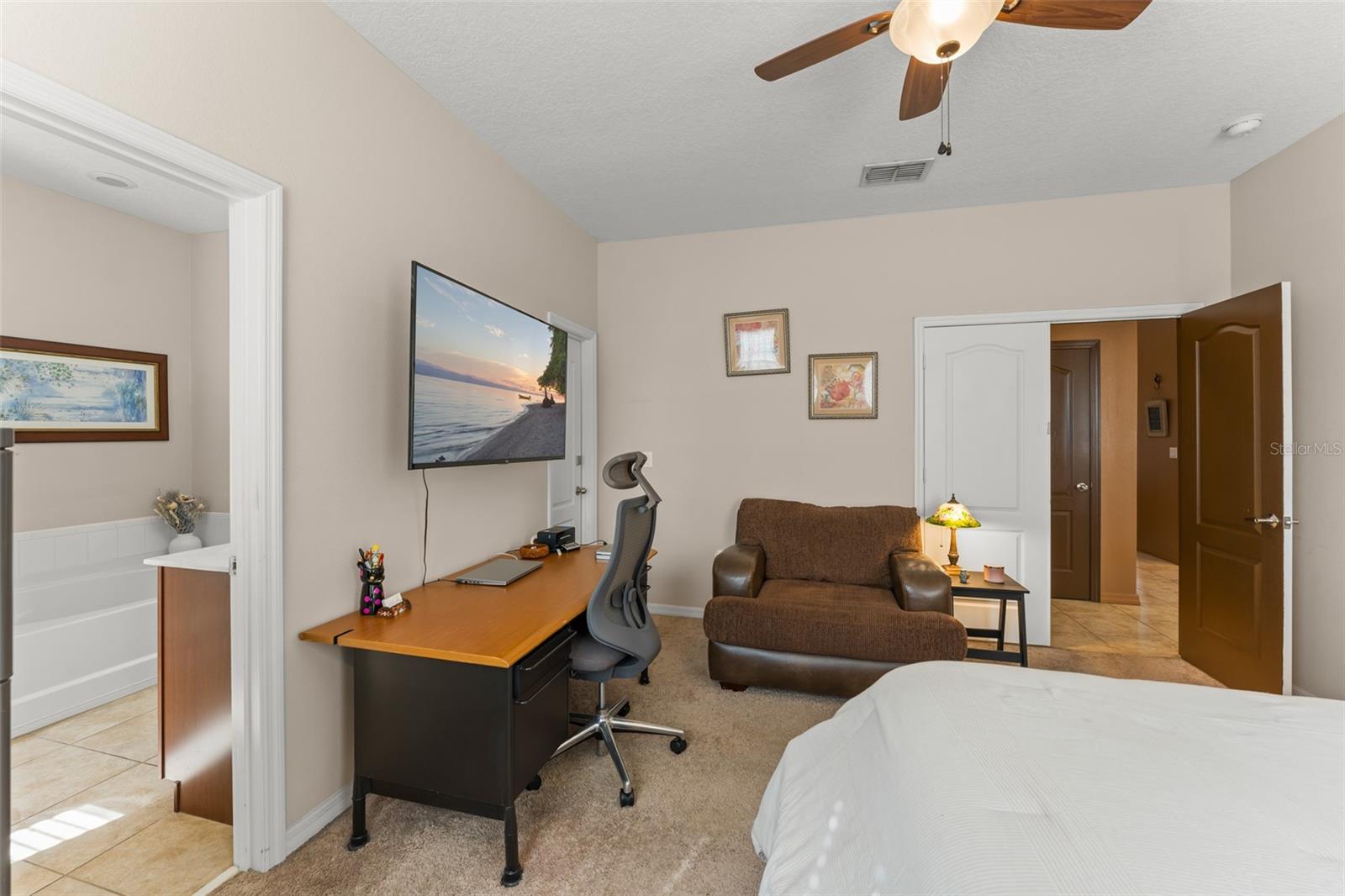 Image 19 of 63 For 4954 Castle Street E