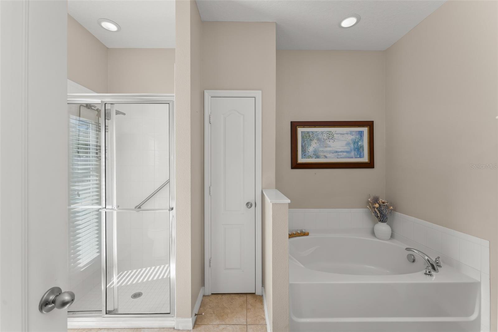 Image 20 of 63 For 4954 Castle Street E