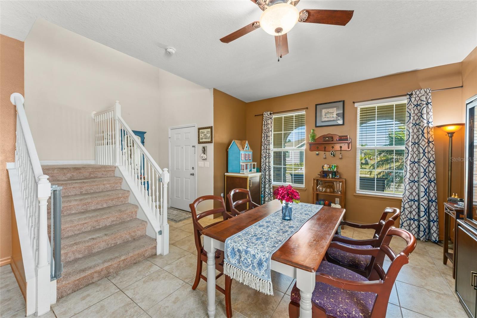 Image 23 of 63 For 4954 Castle Street E