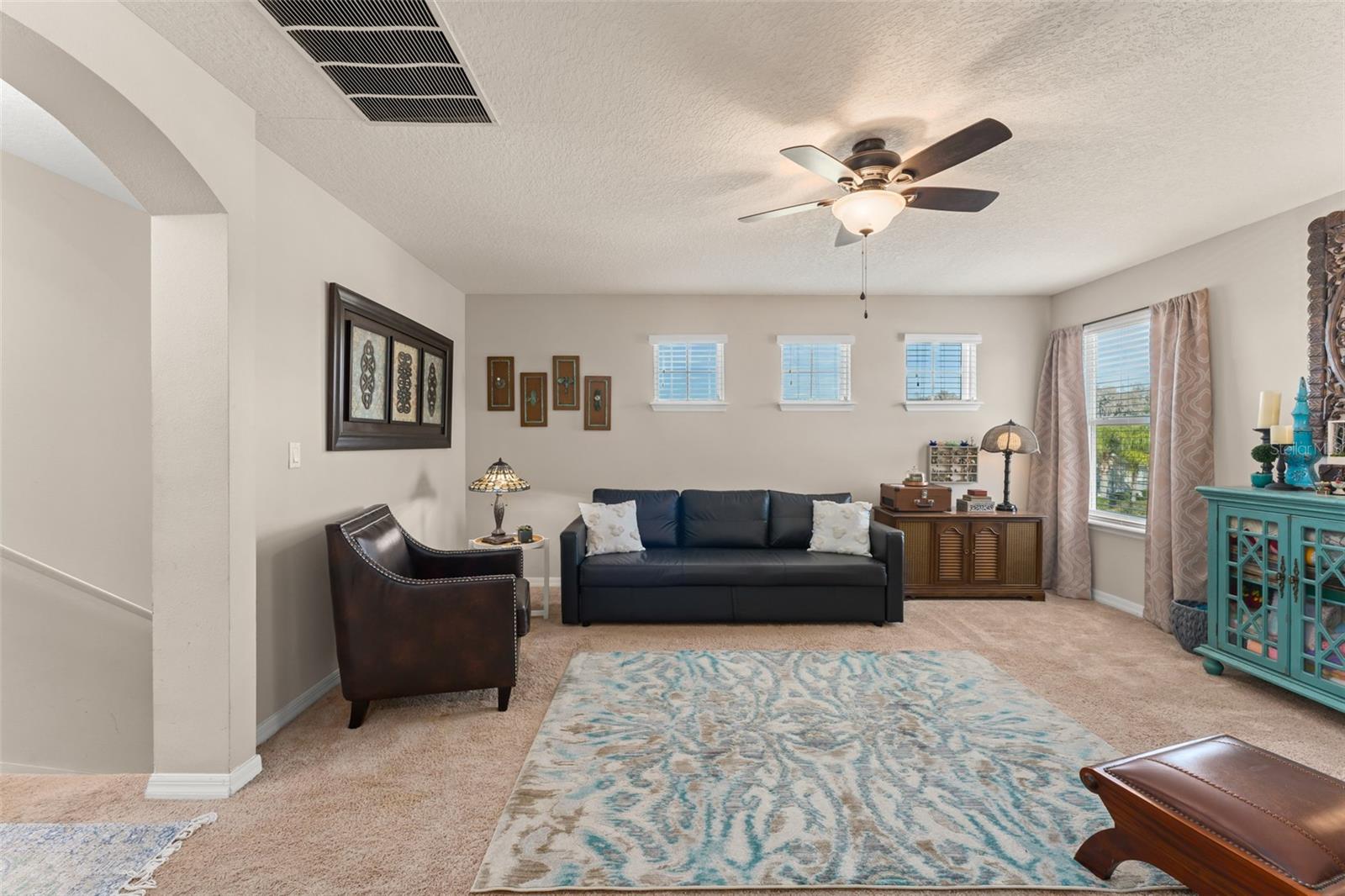 Image 25 of 63 For 4954 Castle Street E