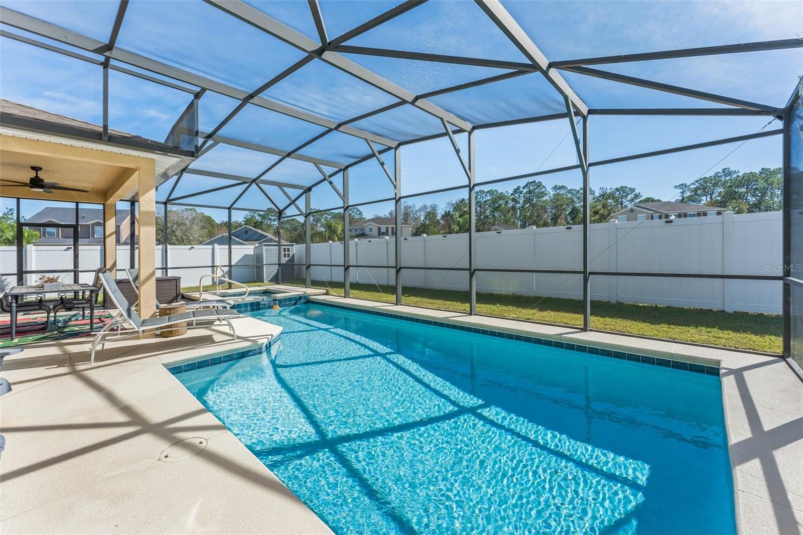 Image 3 of 63 For 4954 Castle Street E