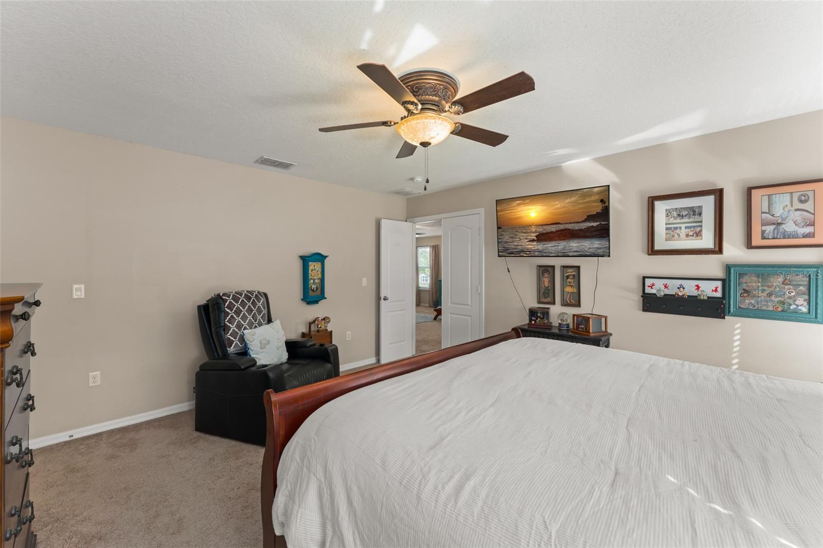 Image 30 of 63 For 4954 Castle Street E