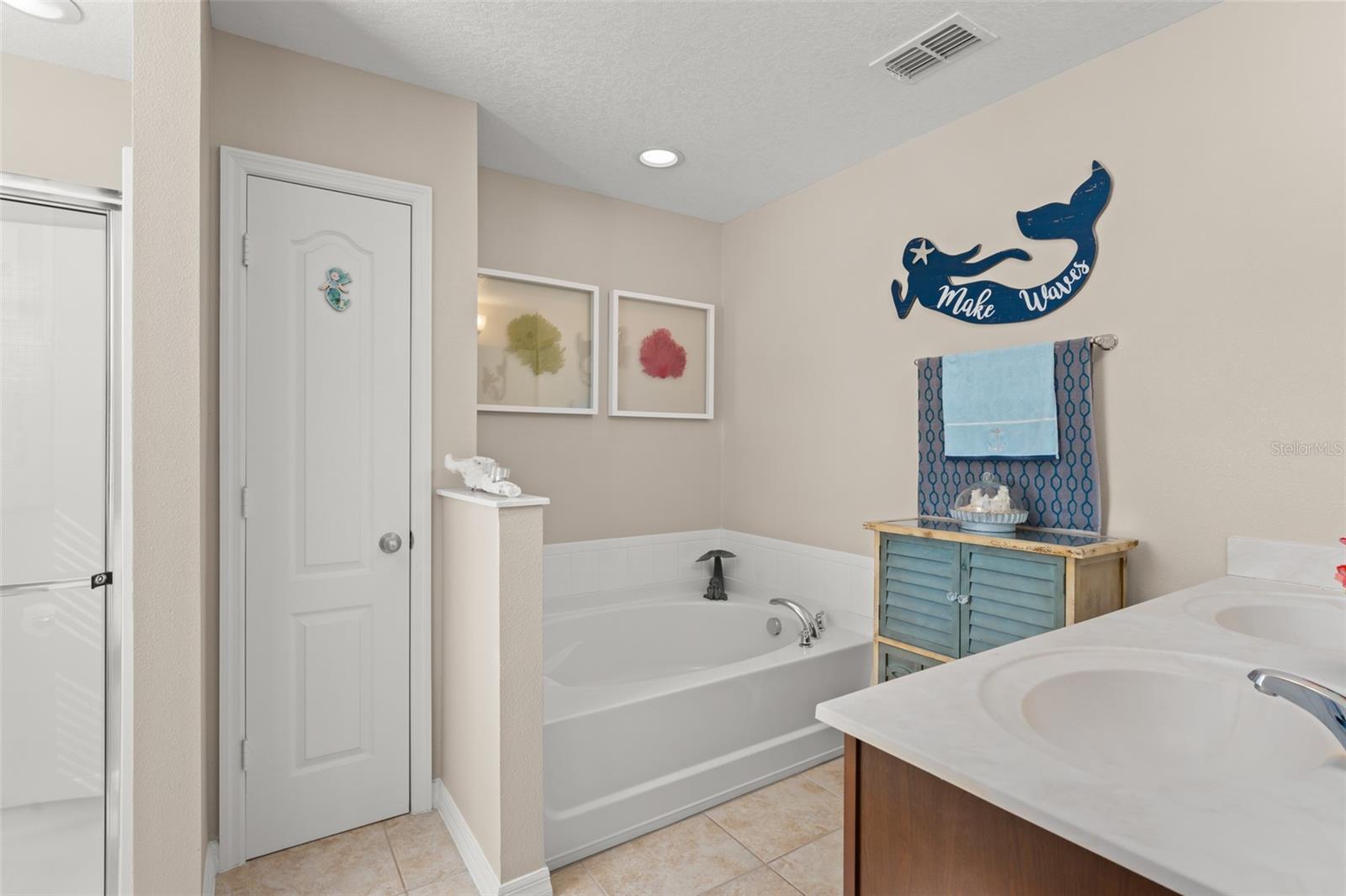 Image 31 of 63 For 4954 Castle Street E