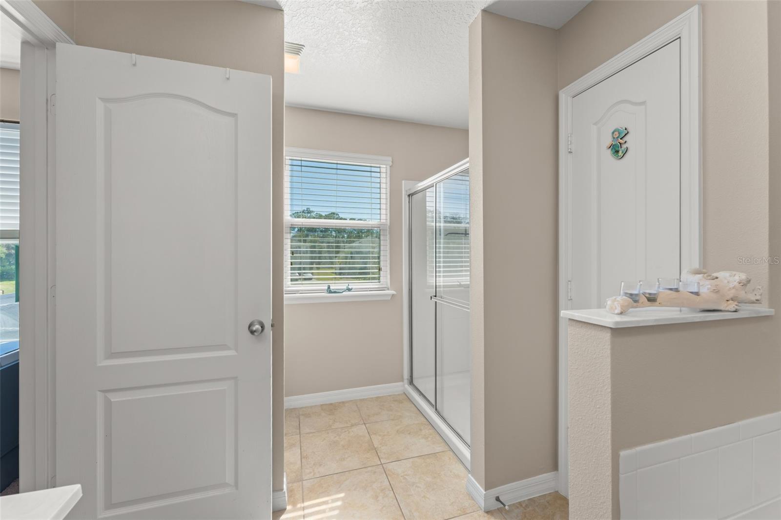 Image 33 of 63 For 4954 Castle Street E