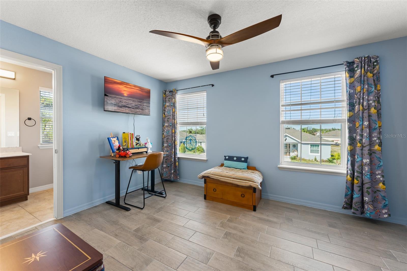 Image 37 of 63 For 4954 Castle Street E