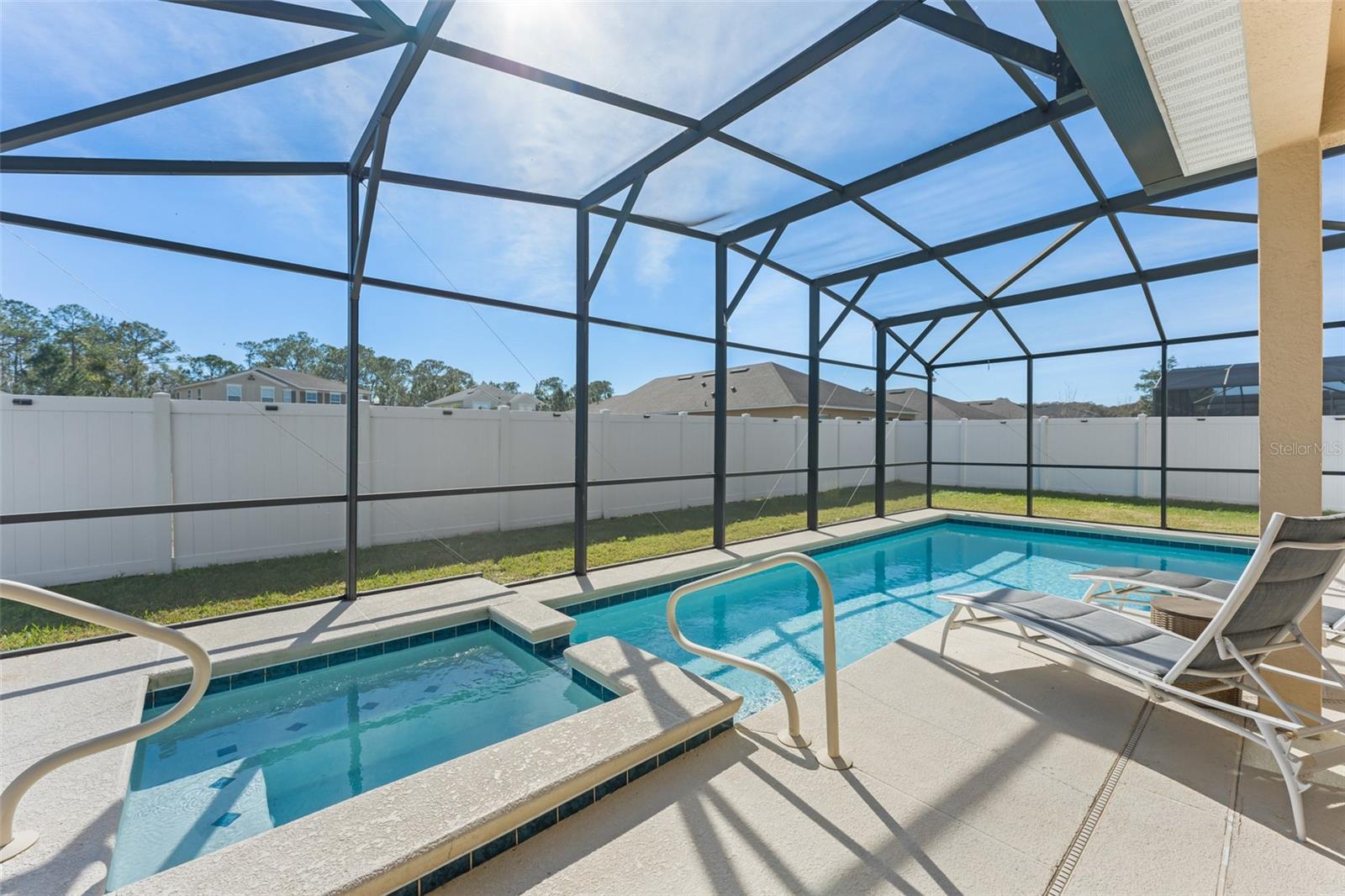 Image 43 of 63 For 4954 Castle Street E