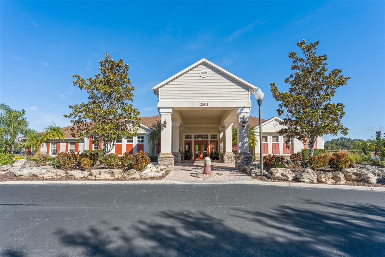 Image 55 of 63 For 4954 Castle Street E