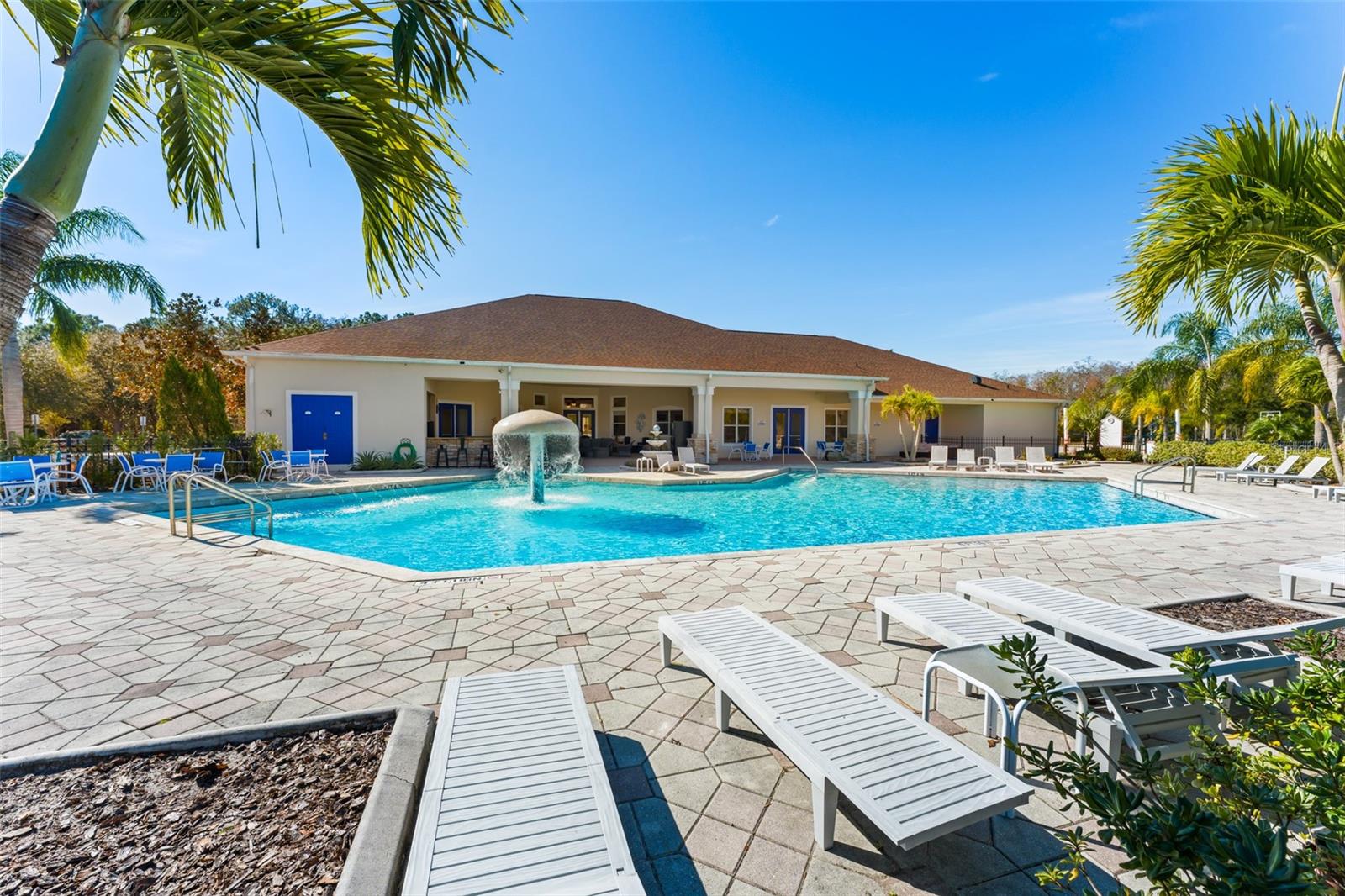 Image 56 of 63 For 4954 Castle Street E