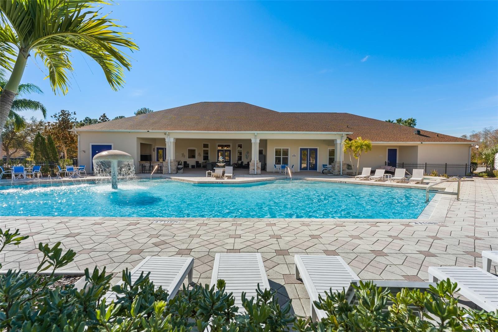 Image 57 of 63 For 4954 Castle Street E