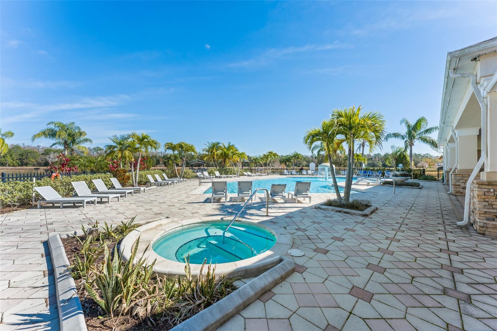 Image 58 of 63 For 4954 Castle Street E