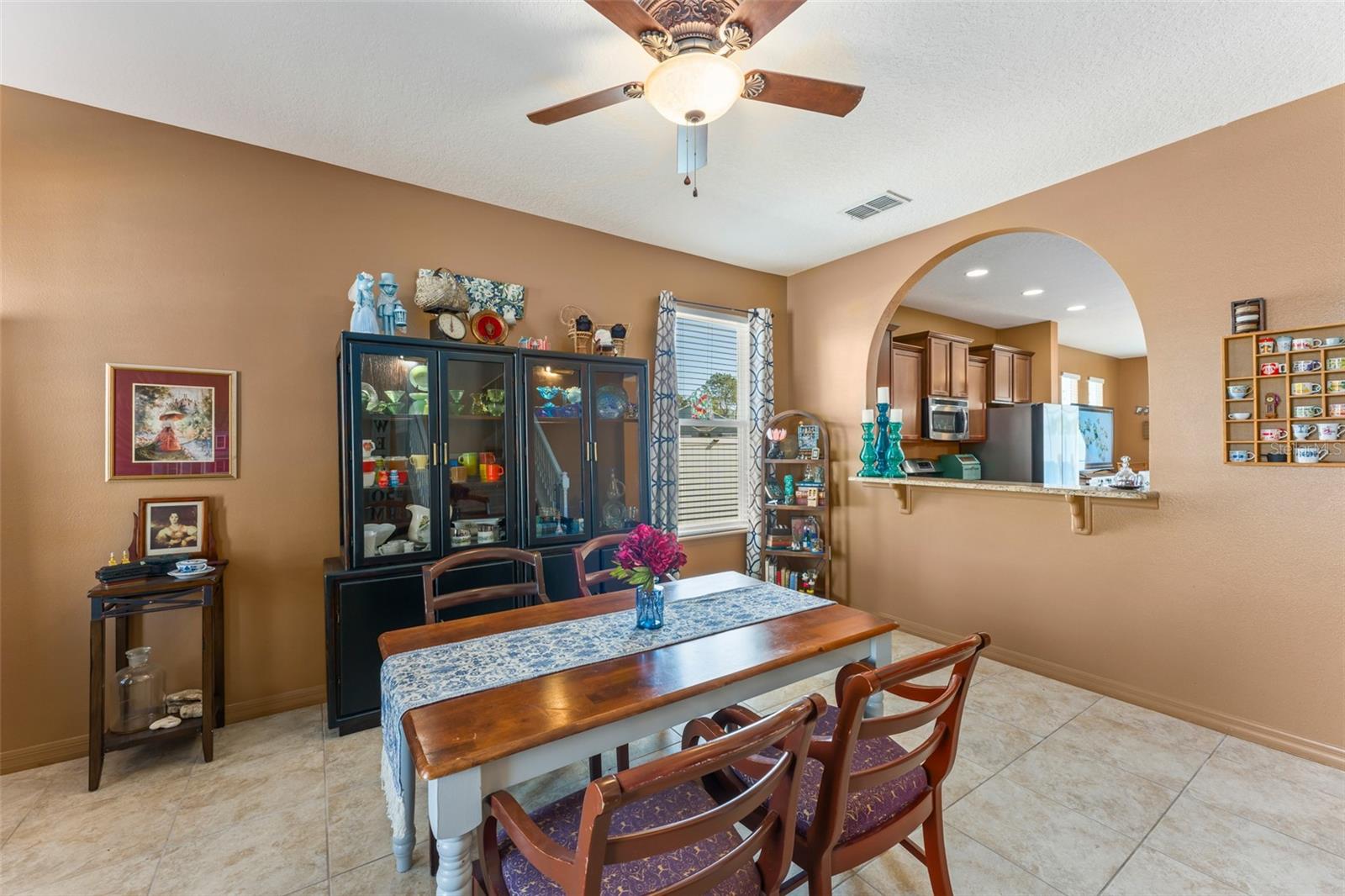 Image 6 of 63 For 4954 Castle Street E