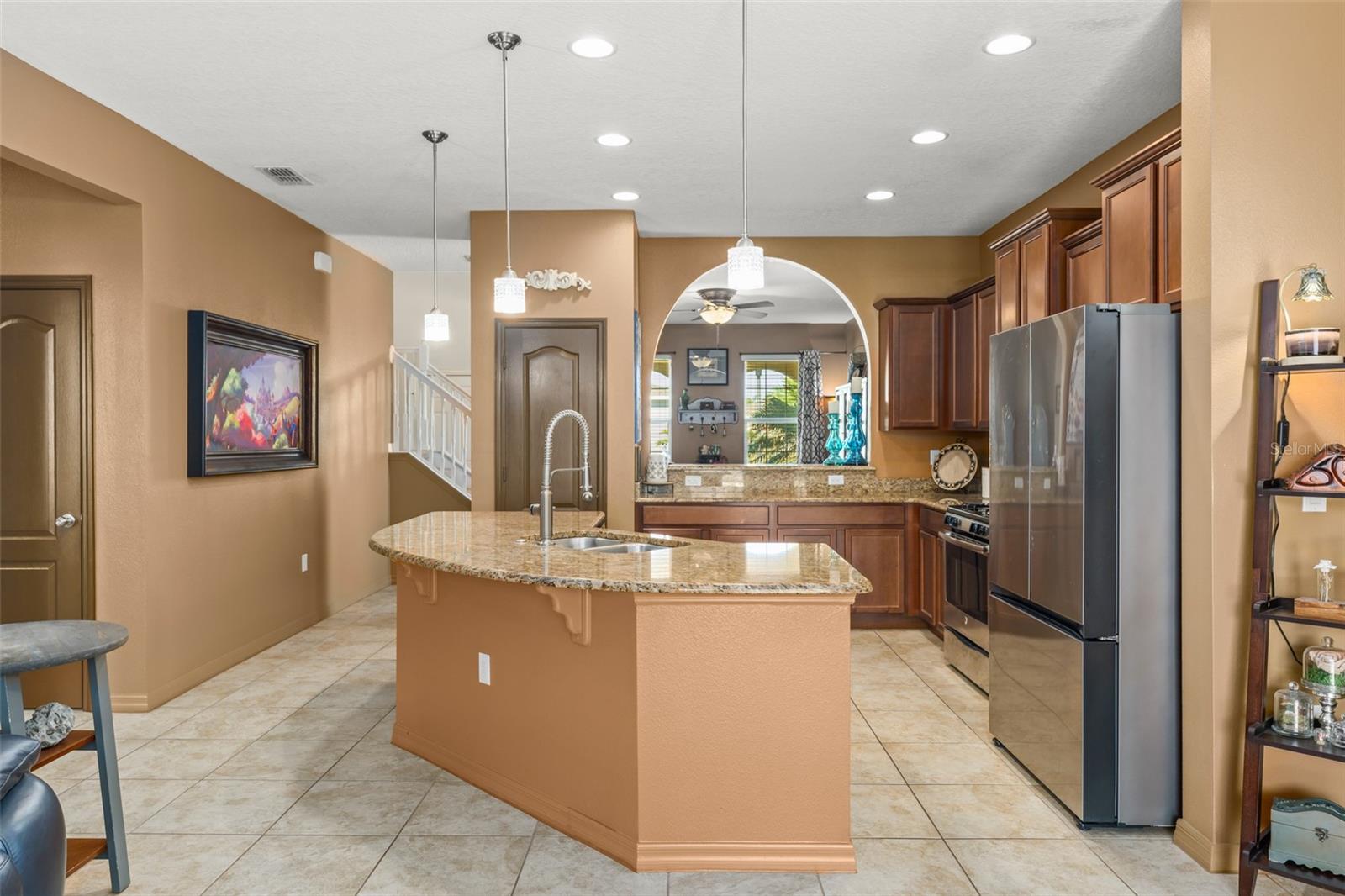 Image 7 of 63 For 4954 Castle Street E