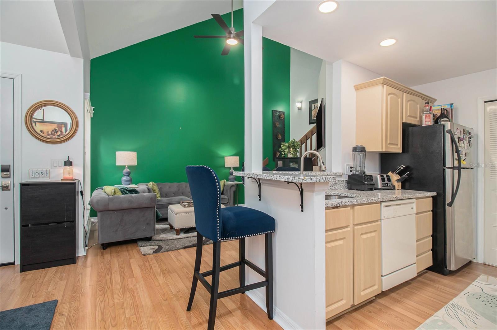 Image 6 of 28 For 962 Newcastle Circle 206