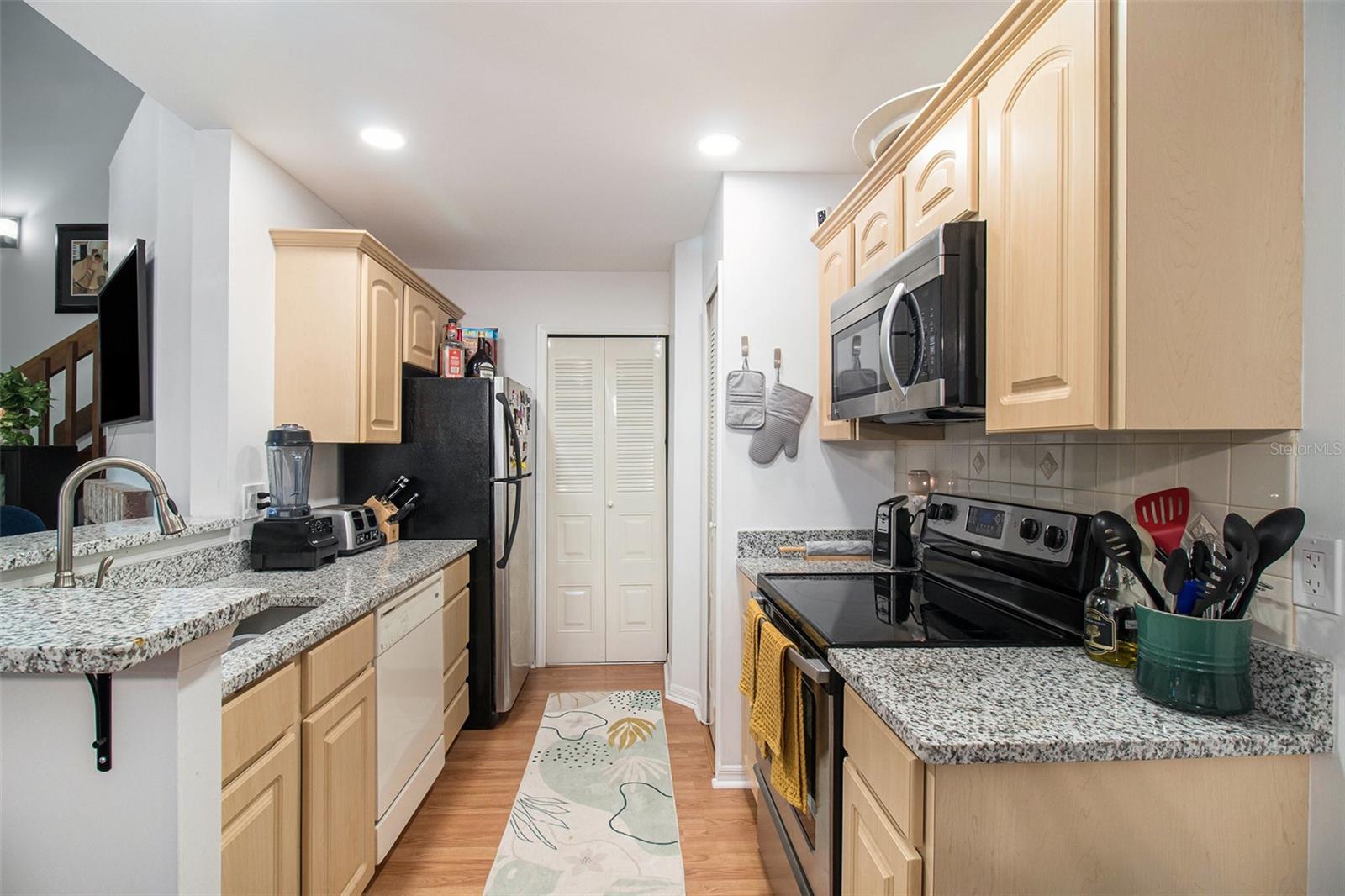 Image 8 of 28 For 962 Newcastle Circle 206