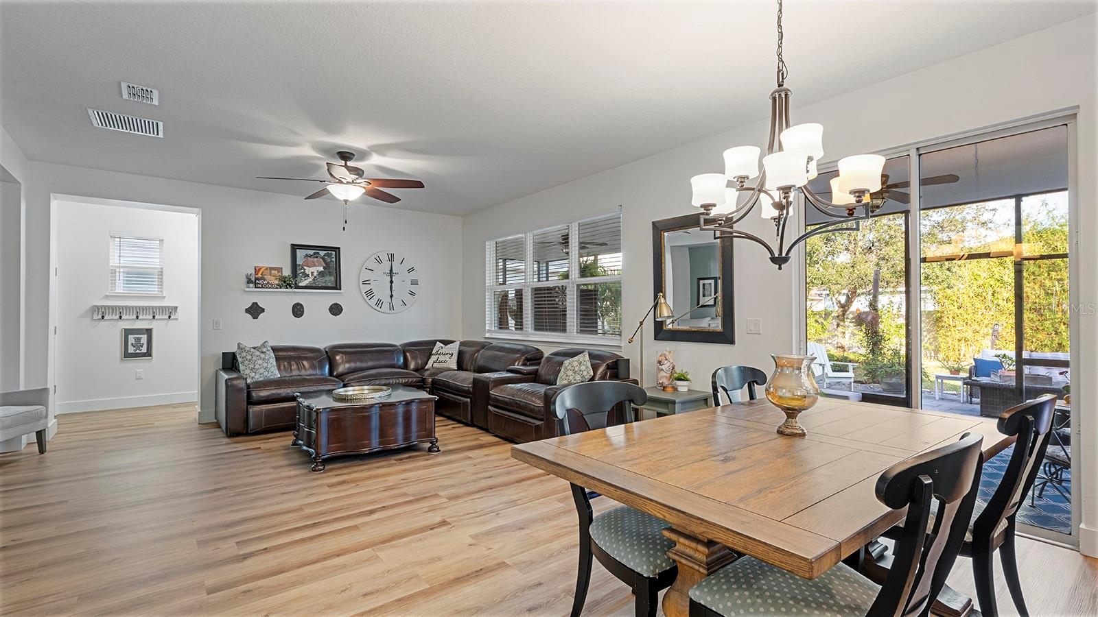 Image 12 of 36 For 11525 Chateaubriand Ave.