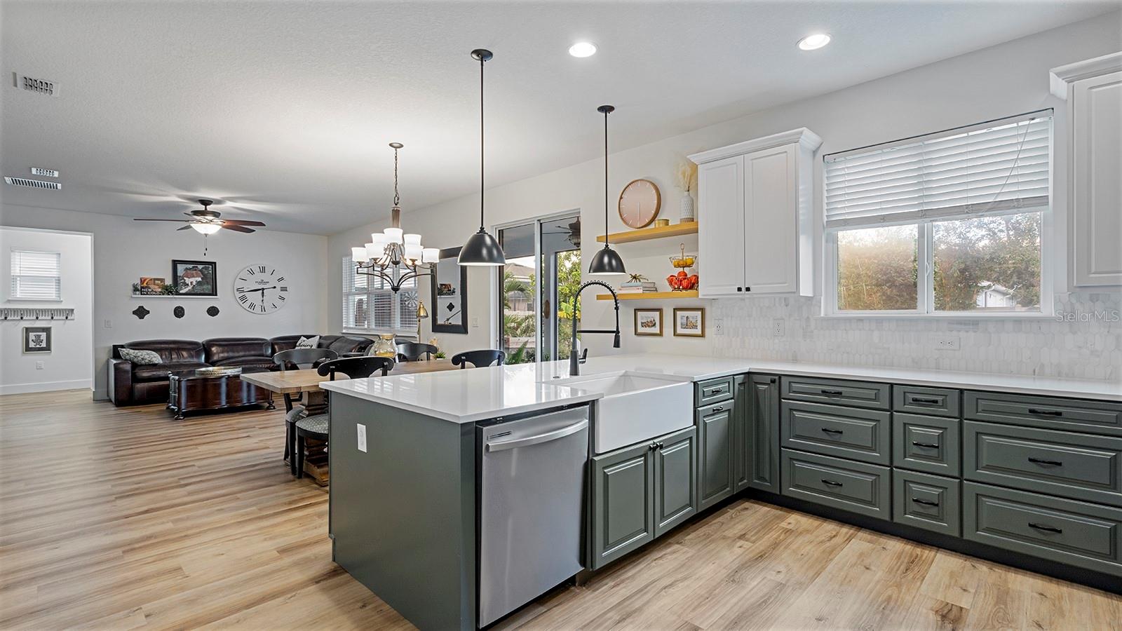 Image 6 of 36 For 11525 Chateaubriand Ave.