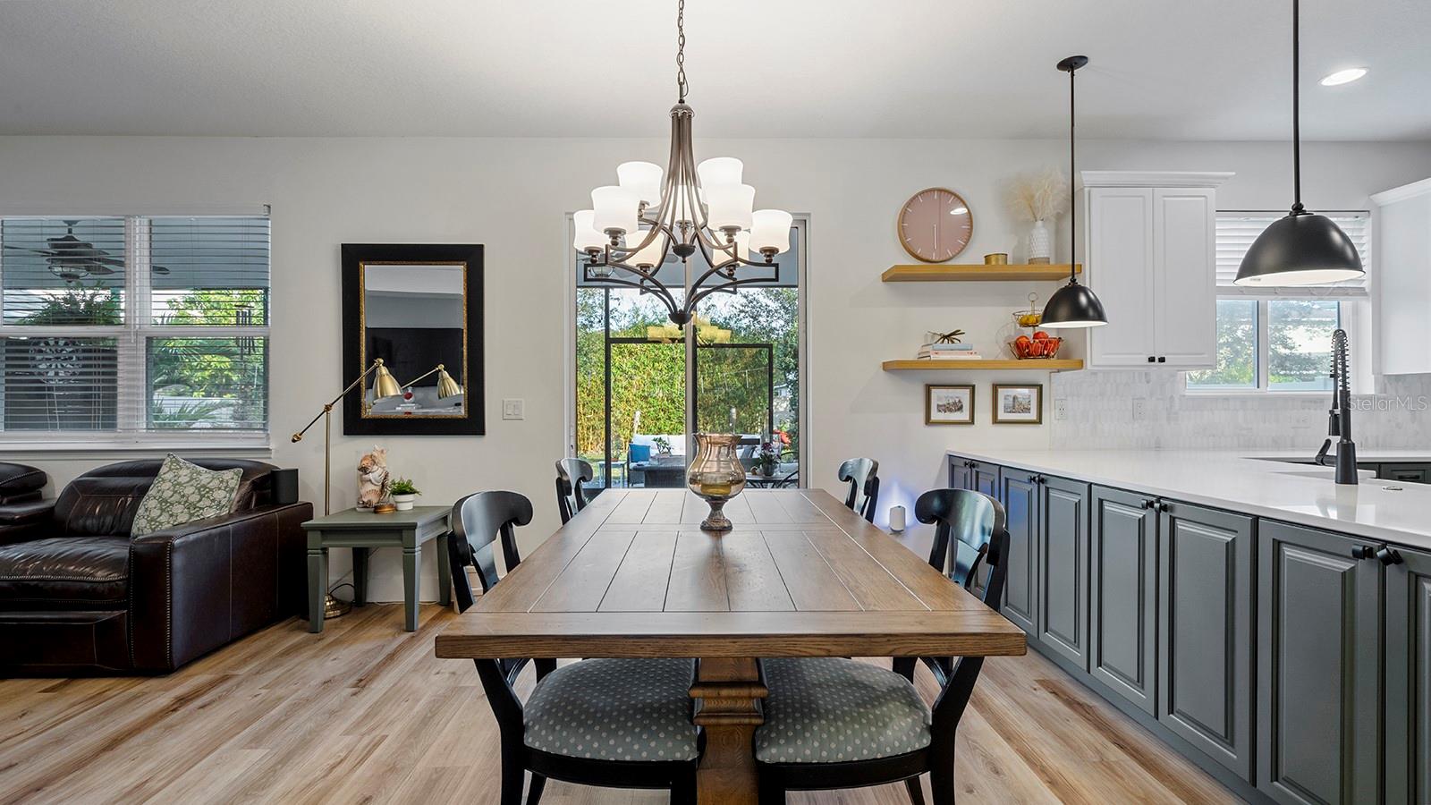 Image 8 of 36 For 11525 Chateaubriand Ave.