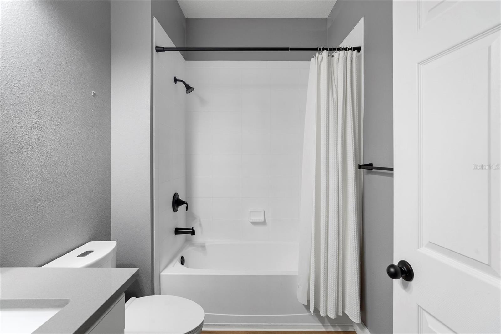 Image 14 of 59 For 684 Seven Oaks Boulevard