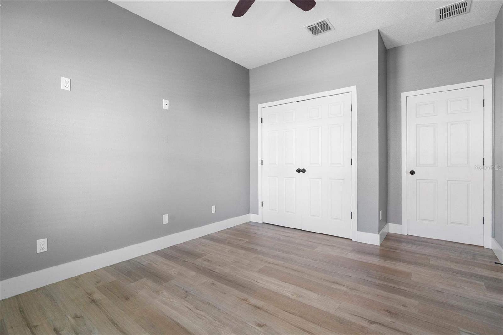 Image 15 of 59 For 684 Seven Oaks Boulevard