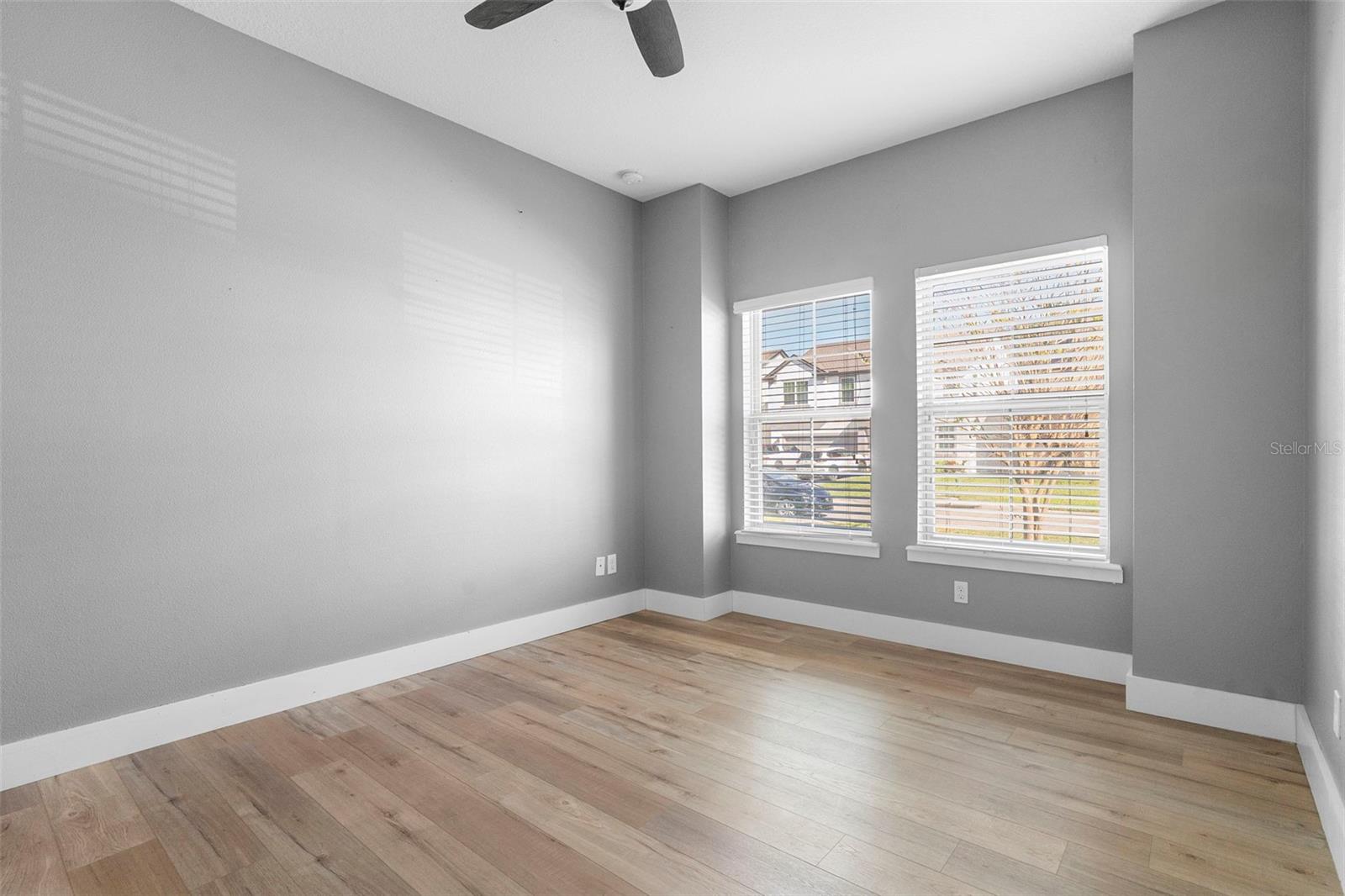 Image 17 of 59 For 684 Seven Oaks Boulevard