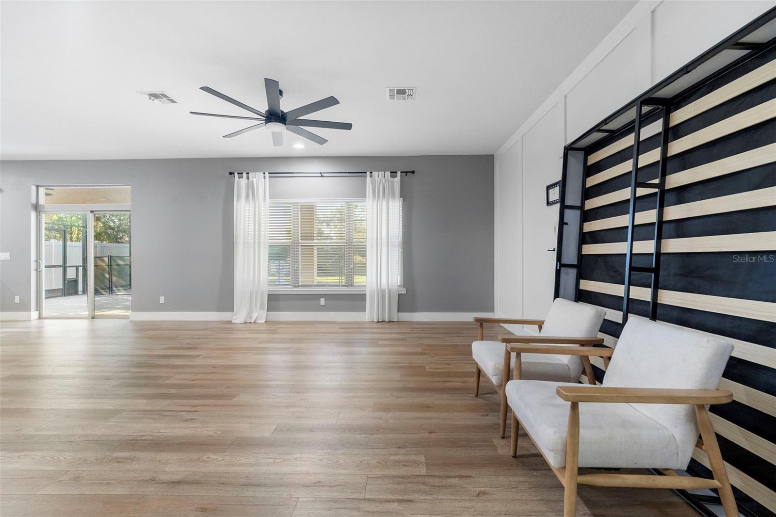 Image 18 of 59 For 684 Seven Oaks Boulevard