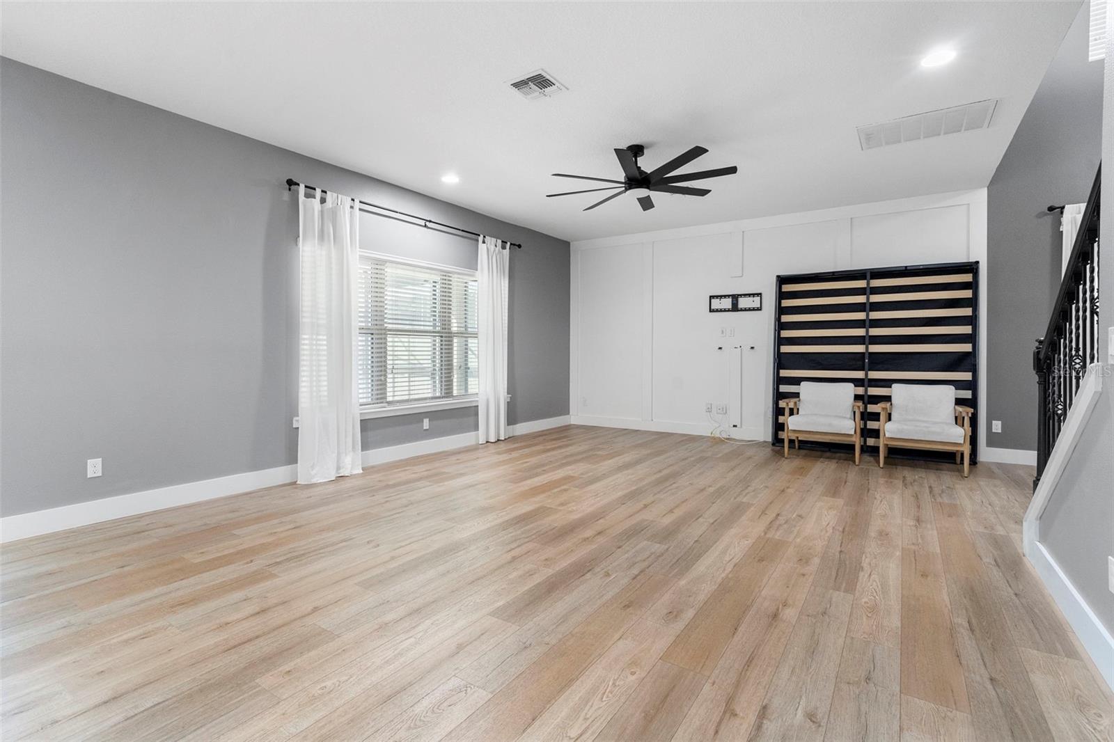 Image 19 of 59 For 684 Seven Oaks Boulevard