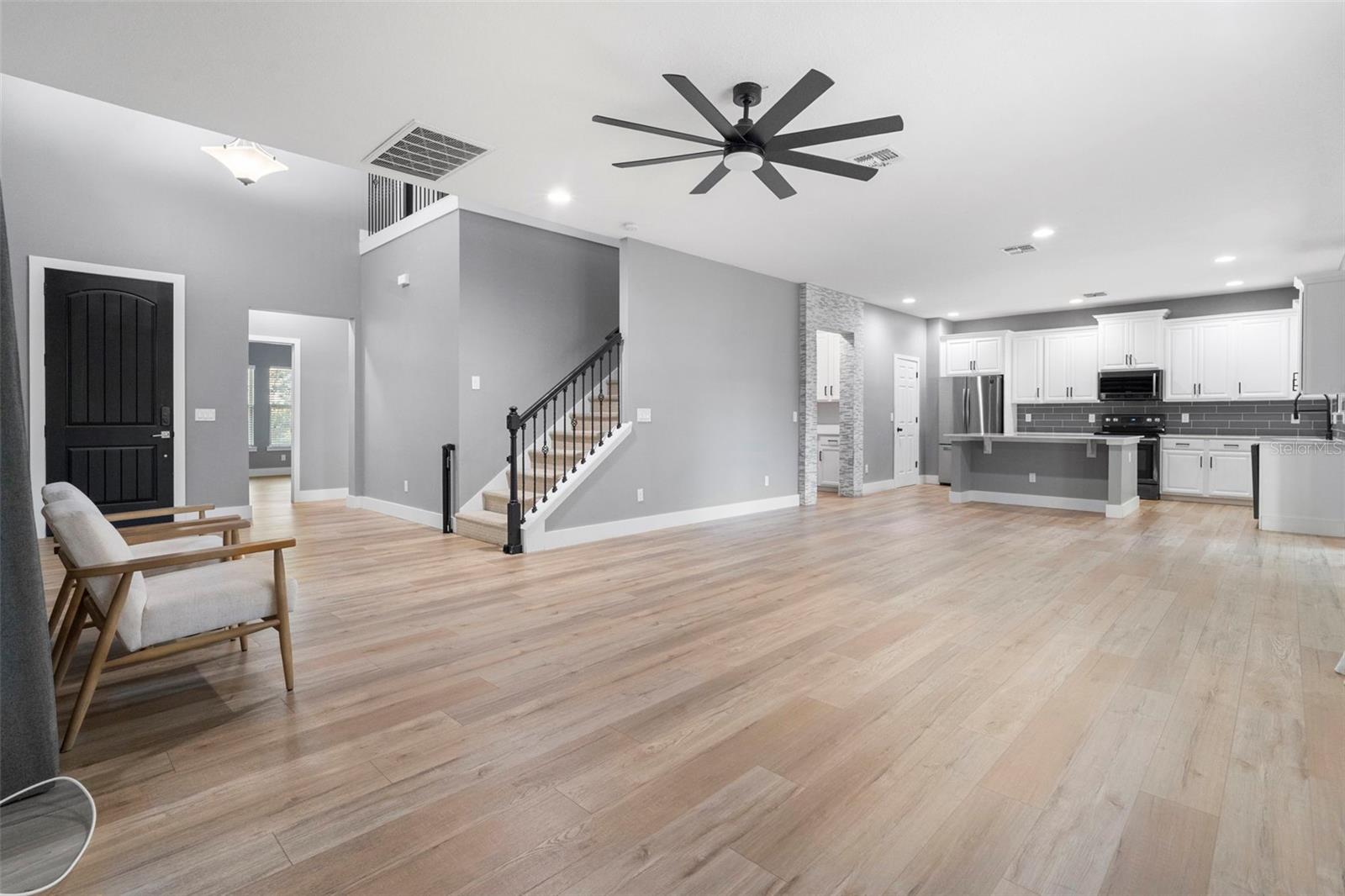 Image 20 of 59 For 684 Seven Oaks Boulevard