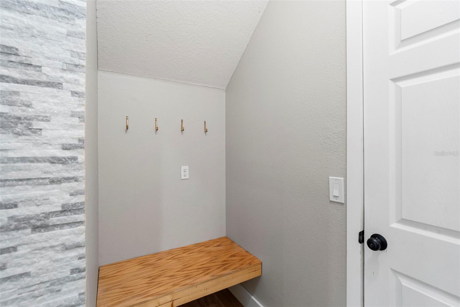 Image 23 of 59 For 684 Seven Oaks Boulevard