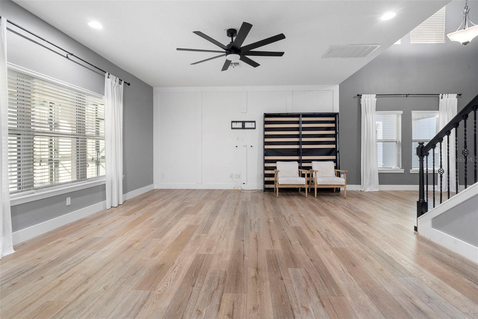 Image 24 of 59 For 684 Seven Oaks Boulevard