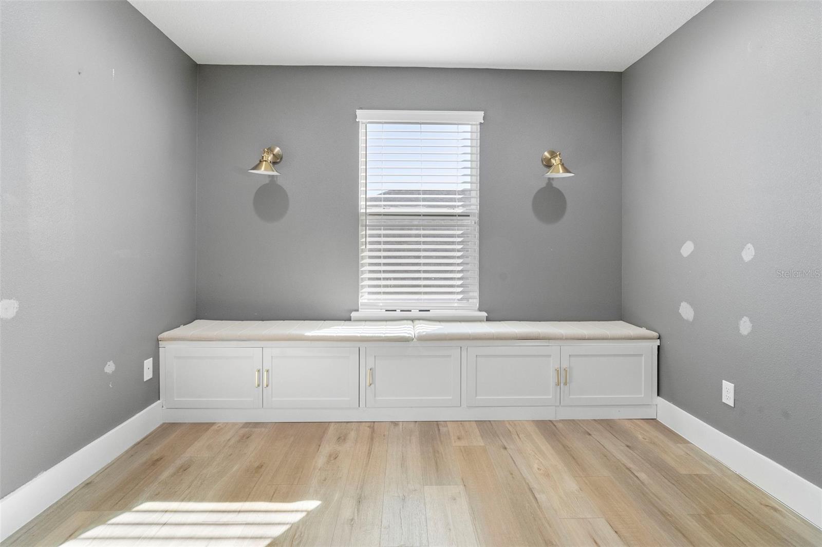 Image 25 of 59 For 684 Seven Oaks Boulevard